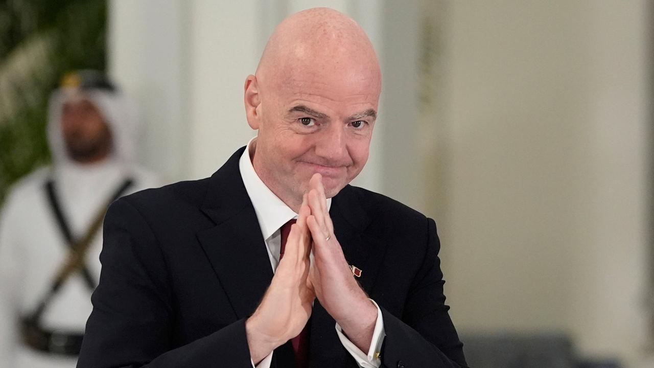 Infantino tiene cientos de delegados que esperan