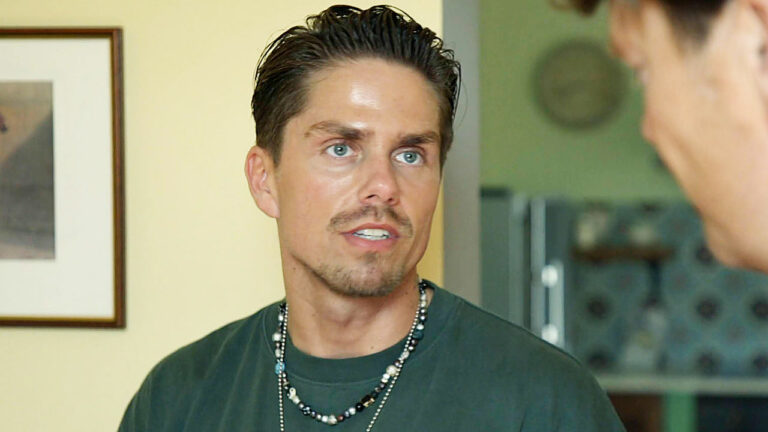 ¿André Hazes Jr. arroja anteojos? 'El jabón nuevo sería un