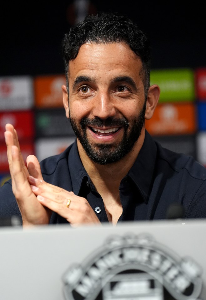 Ruben Amorim, gerente del Manchester United, en una conferencia de prensa.