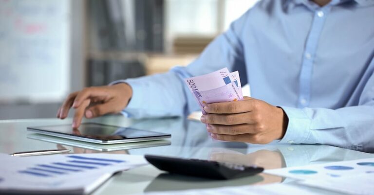 Empleados privados, cómo funciona la distribución de ganancias en 8