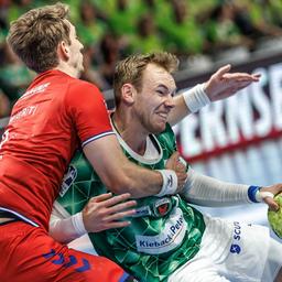 Mathias Gidsel lucha por el balón contra Bietigheim (Fuente: Imelo / Andreas Gora)