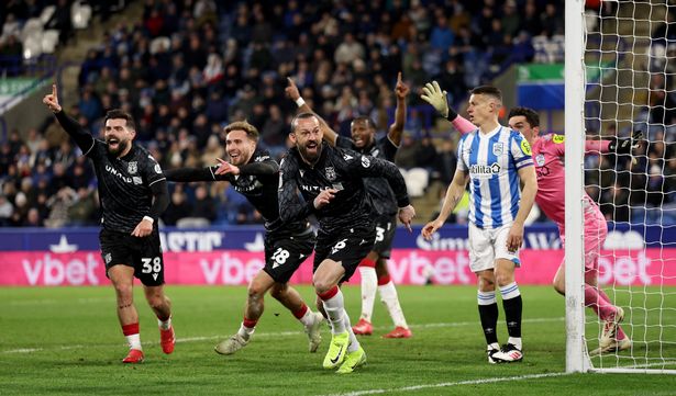 Steven Fletcher ha hecho una contribución vital a la promoción de Wrexham, pero ahora se irá