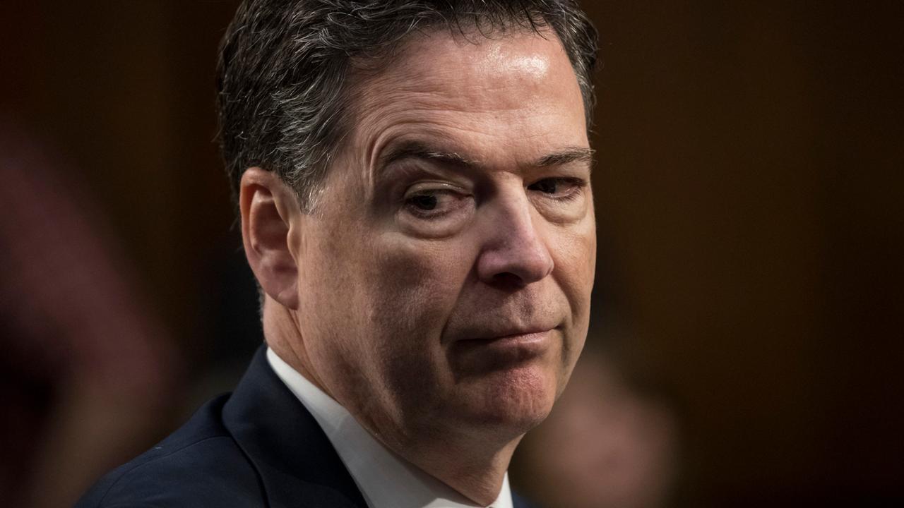 Investigaciones contra el ex director del FBI Comey
