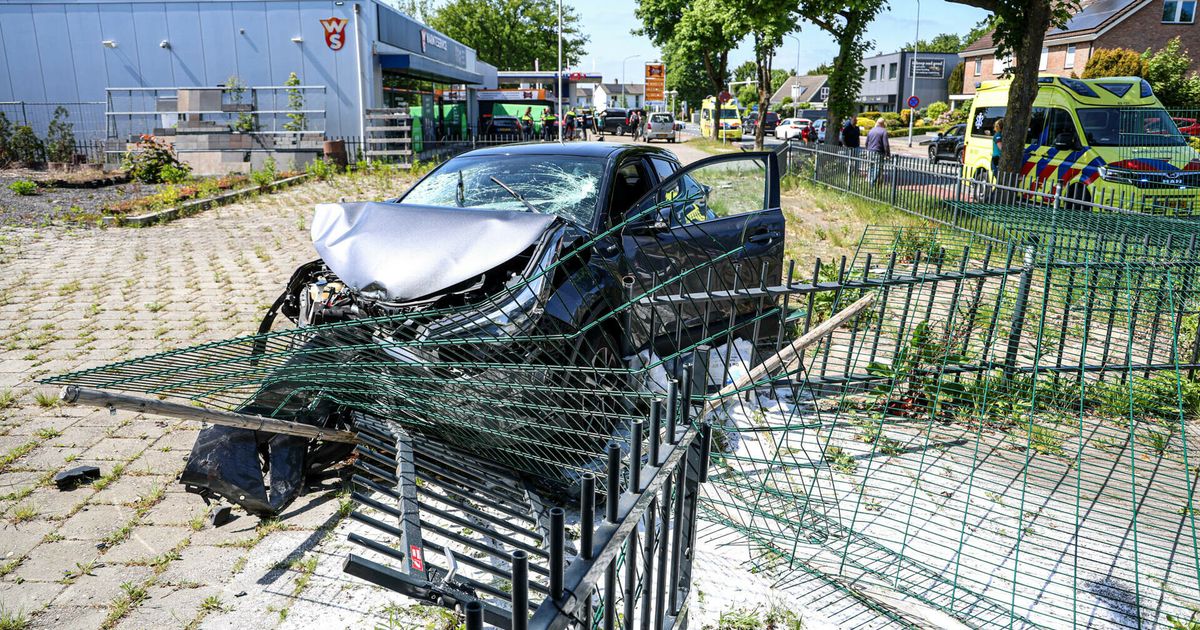 Dos estragos heridos y grandes en accidente en Emmen