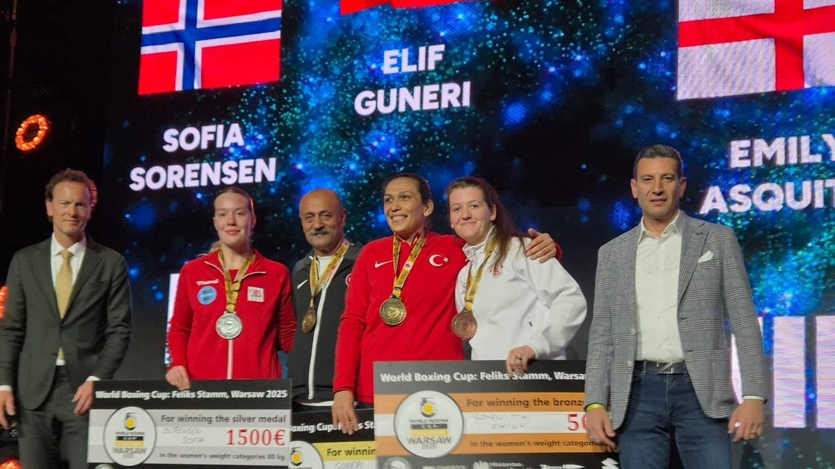 ¡9 medallas en Polonia, una de los boxeadores nacionales!