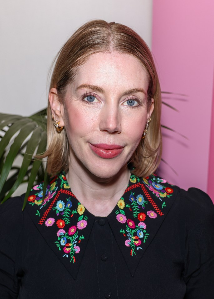 Disparo en la cabeza de Katherine Ryan en el lanzamiento de un libro.
