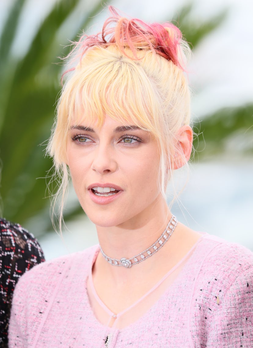 Cannes, Francia - 16 de mayo: Kristen Stewart posa durante la cronología del agua Photocall en el 78 ...