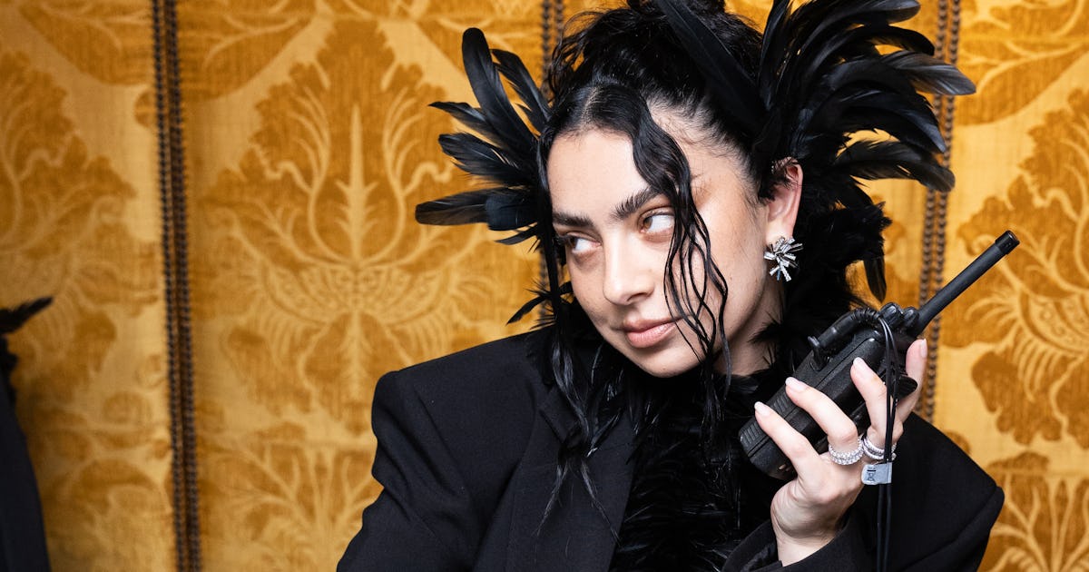 Naturalmente, Charli XCX conoce la mejor sombra de labios de