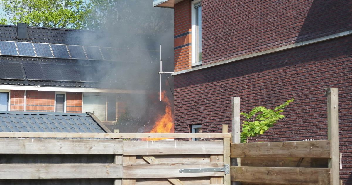 Schuurtje vuela el fuego entre los bloques de vivienda en