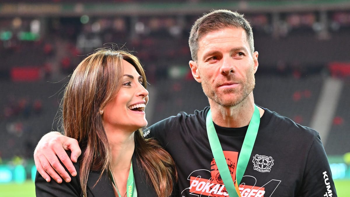 Bayer Leverkusen: la mujer de Xabi Alonso con un saludo