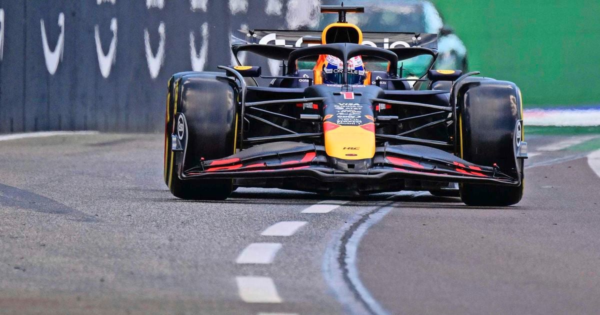 McLaren sigue siendo Max Verstappen para durante el entrenamiento de