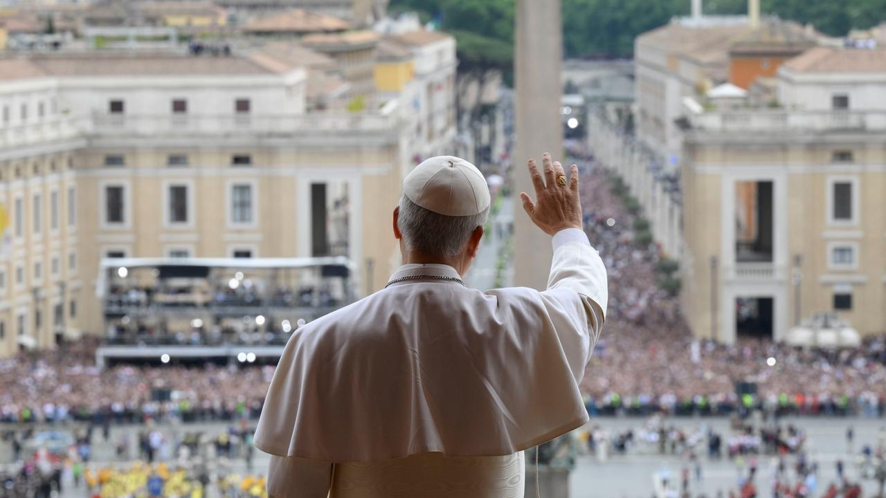 250,000 personas al Papa Leo asumió el cargo