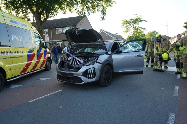 Uno de los autos dañados (Foto: Jeroen Stuve/Persbureau Heitink).
