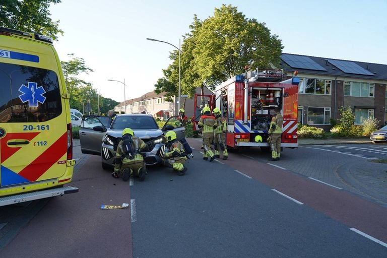 La brigada de fuego aseguró un automóvil eléctrico (Foto: Jeroen Stuve/Persbureau Heitink).
