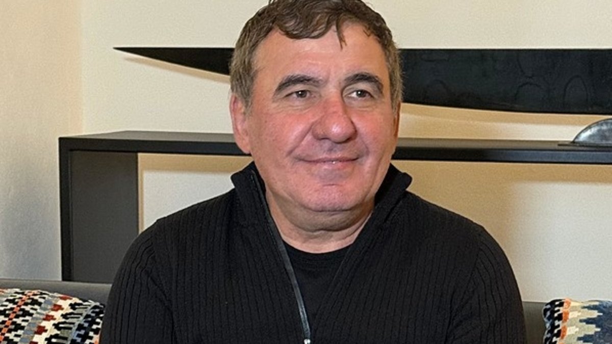 ¡Noticias de Galatasaray - Letras de Okan Buruk de Gheorghe