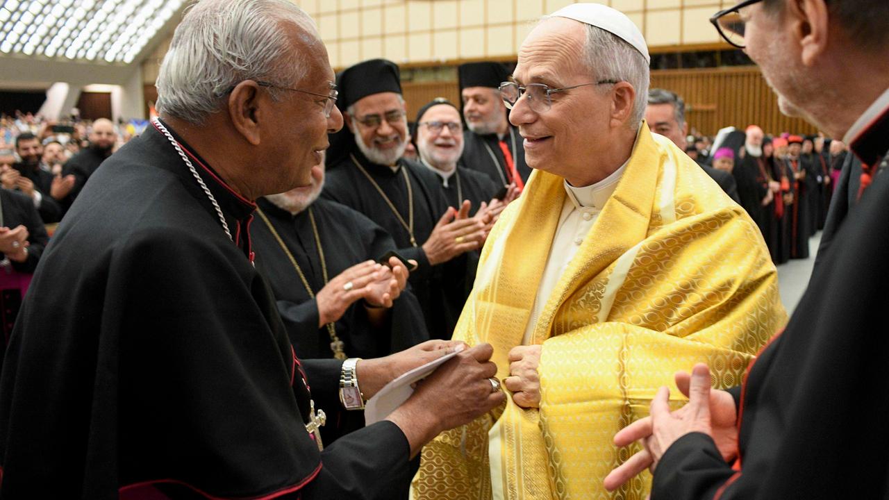 El Papa Leo XIV se introduce ceremoniosamente en el cargo