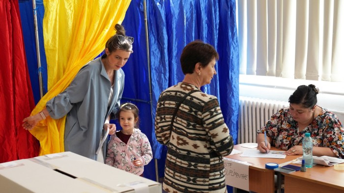 Enorme participación en las elecciones de cliffhanger de Rumania