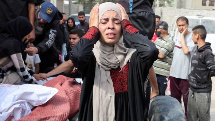 Los ataques israelíes matan a casi 100 en Gaza el