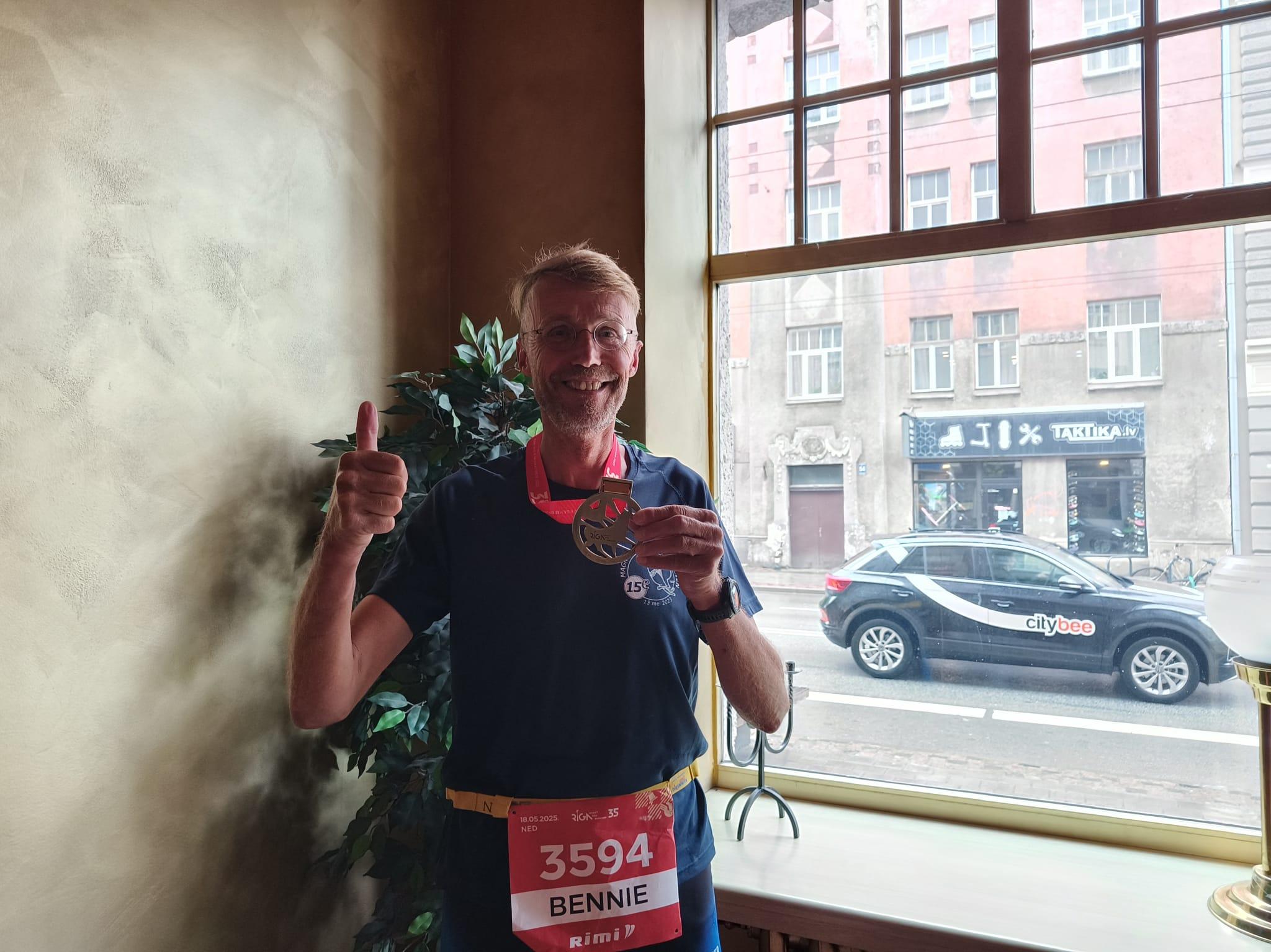Bennie de Stadskanaal dirige su 1000 (ultra) maratón en Riga.