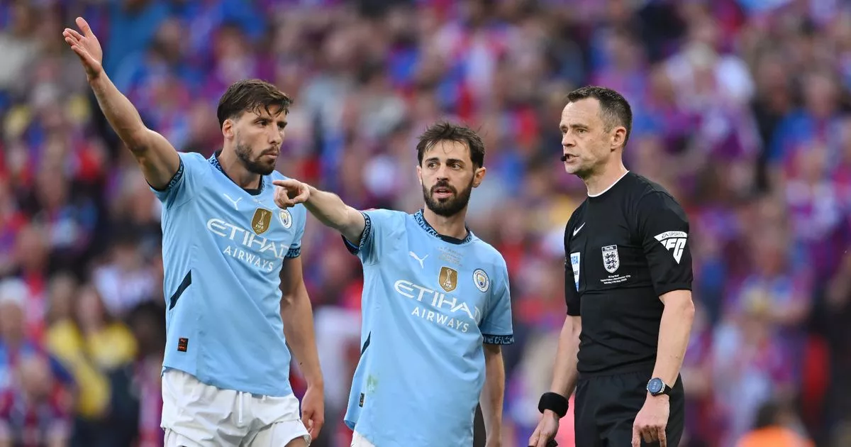 Bernardo Silva sale a VAR después de la derrota final