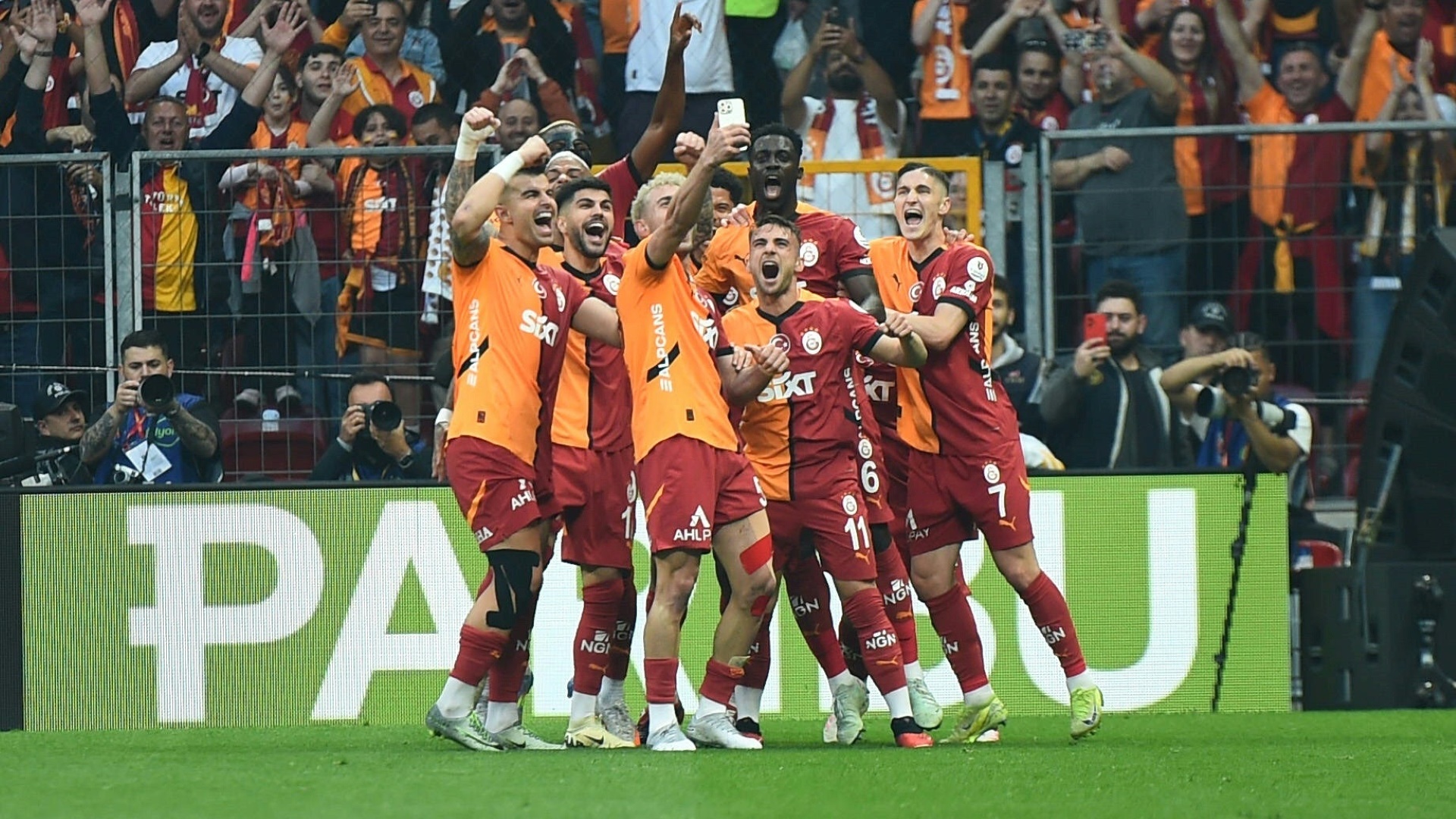Galatasaray celebra el título Hattrick