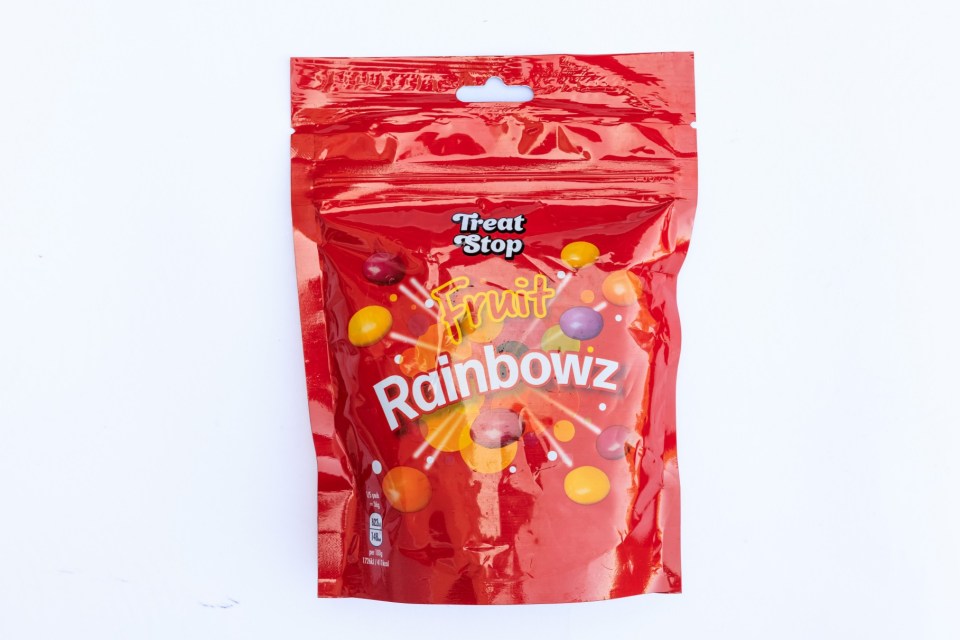 Los mejores engaños de Islandia con Lynsey Hope, fotografiado por Oliver Dixon para las características del sol - 09 de mayo de 2025. Photo muestra frutas Rainbowz Sweets