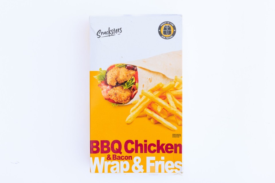 Los mejores engaños de Islandia con Lynsey Hope, fotografiado por Oliver Dixon para las características del sol - 09 de mayo de 2025. Photo muestra BBQ Chicken Wrap and Fries