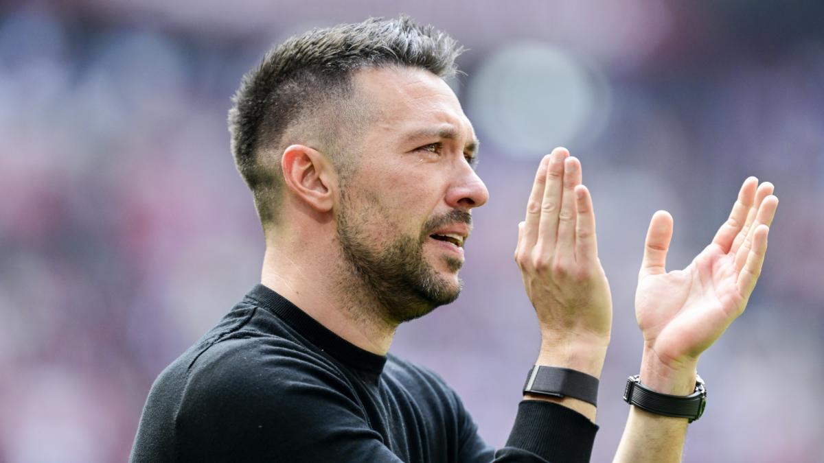 Francesco Farioli deja a Ajax después de una temporada