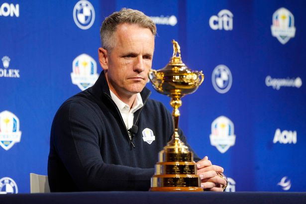 Luke Donald de Inglaterra habla en una conferencia de prensa
