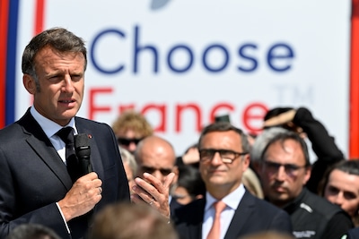 "¡Pon los perezosos en el trabajo!" Macron recibe una respuesta