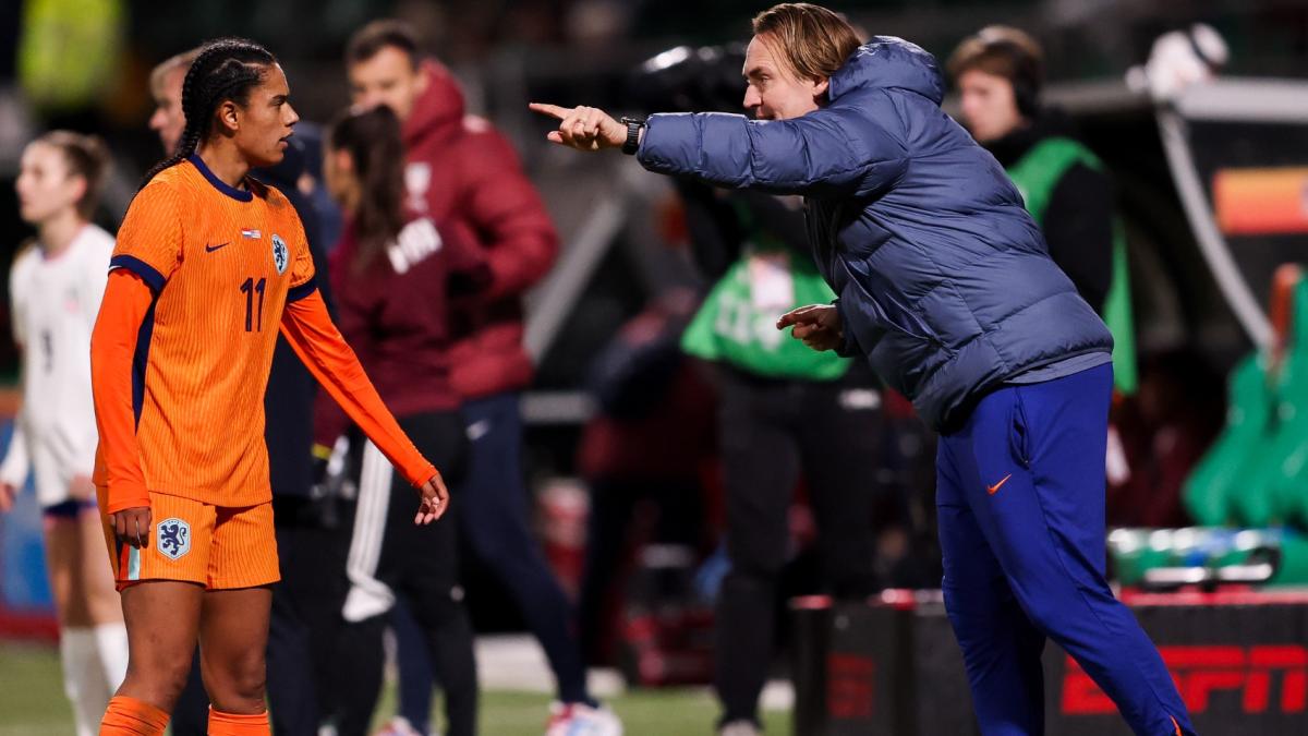 El entrenador asistente Arvid Smit deja Oranje y comienza a