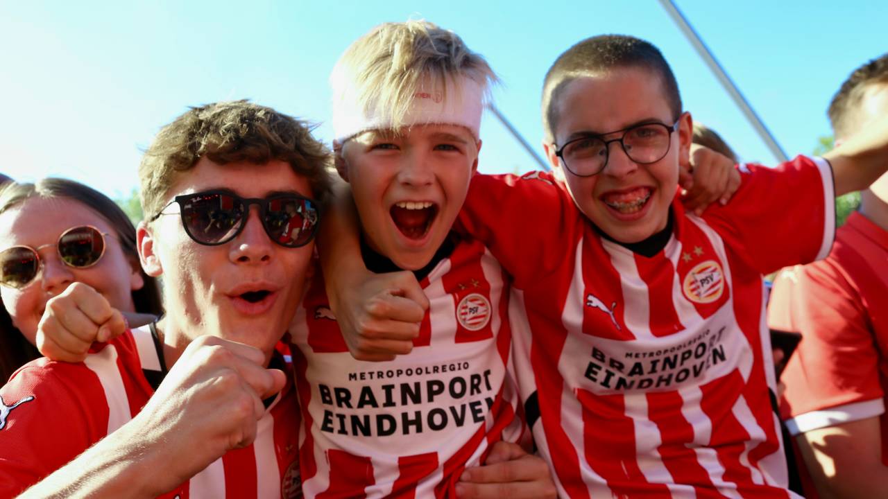 La ceremonia de PSV ha terminado, por suerte todavía tenemos