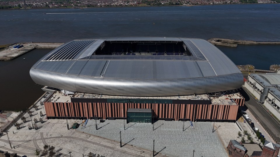 Vista aérea del nuevo estadio de Everton en Bramley Moore Dock en Liverpool.