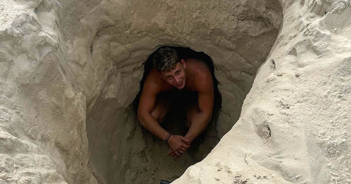 Momento impactante El turista británico casi tragado vivo por Quicksand