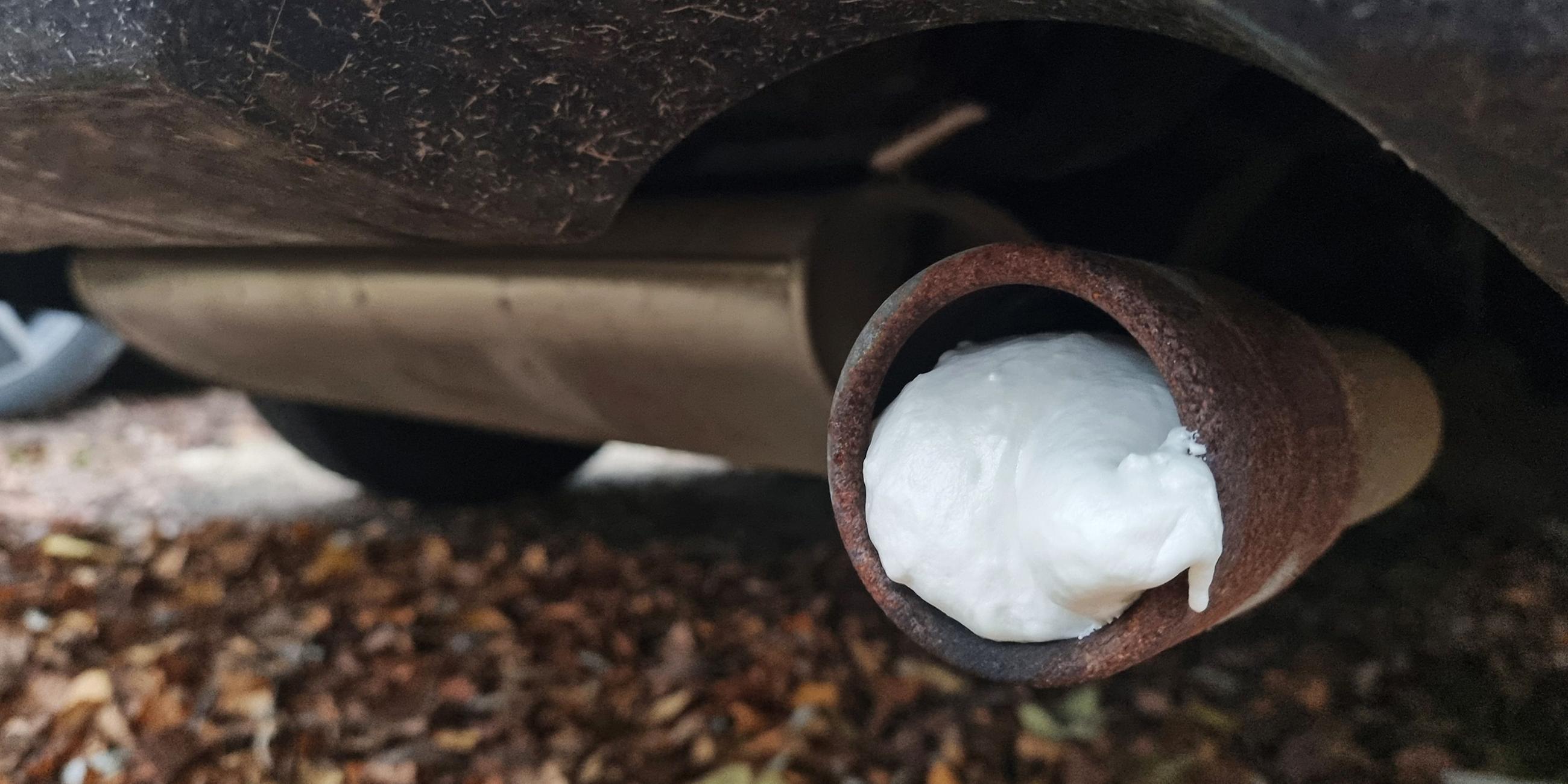 Un escape que fue saboteado con la espuma de construcción.