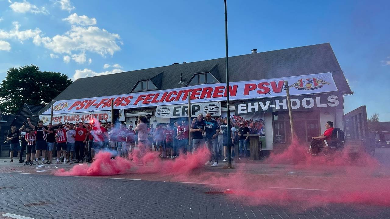 Aquí la fiesta de campeones de PSV continúa con mucha
