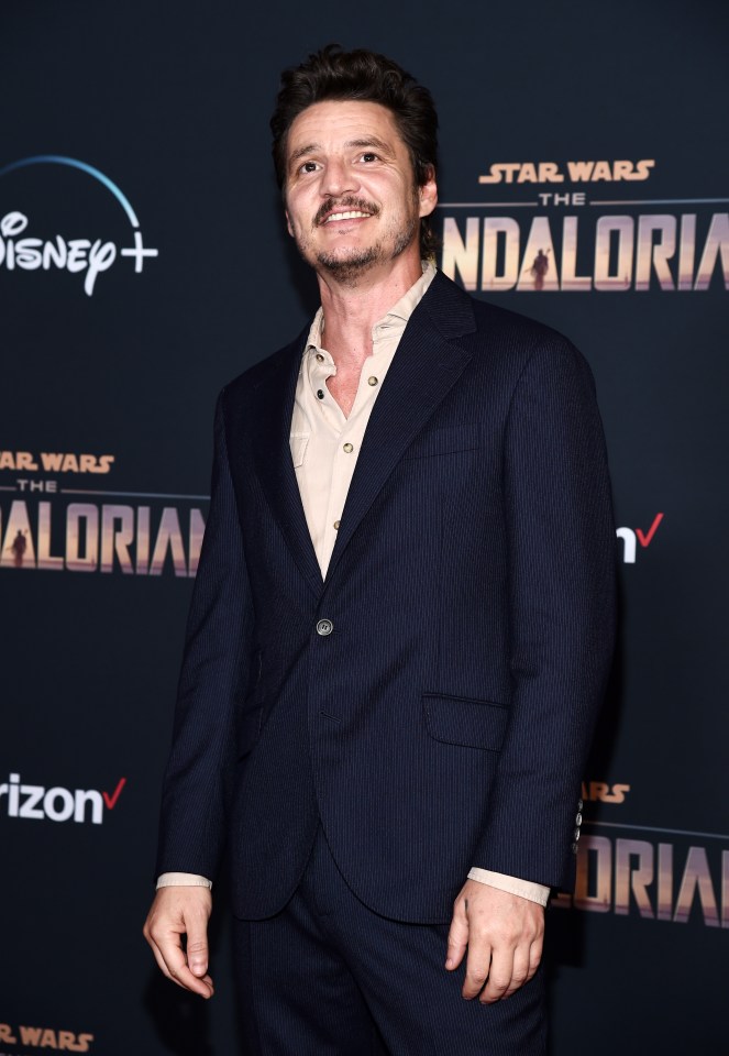Pedro Pascal en el estreno del mandaloriano.