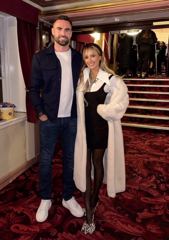 Laura Anderson y Clark Robertson en un panto.