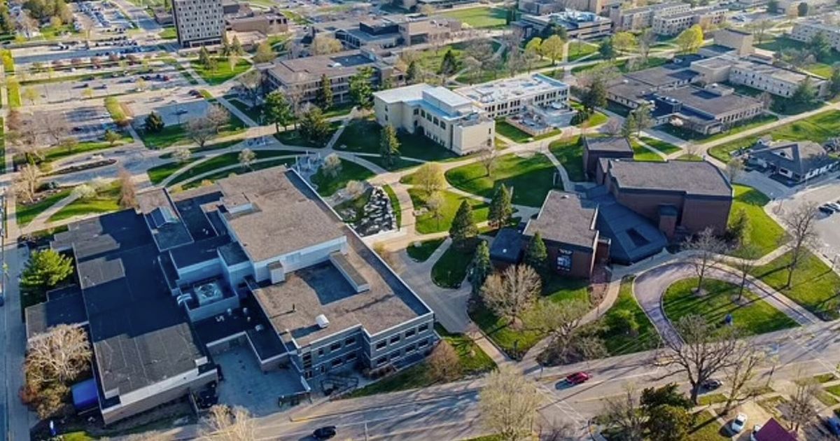 Dos estudiantes universitarios muertos en disparos de campus 'dirigidos y