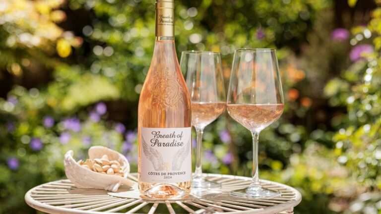 Los fanáticos de Rosé de Angel Whispering pueden tomar un