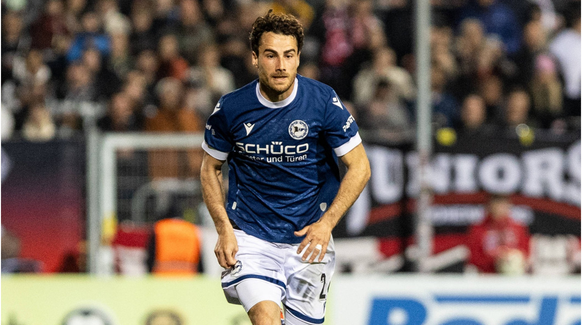 El jugador líder Lannert se extiende a Arminia Bielefeld