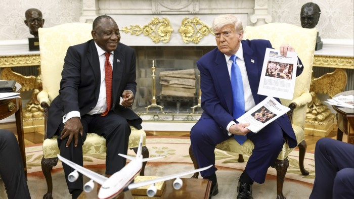 Trump ataca a la ramafosa de Sudáfrica sobre la orientación