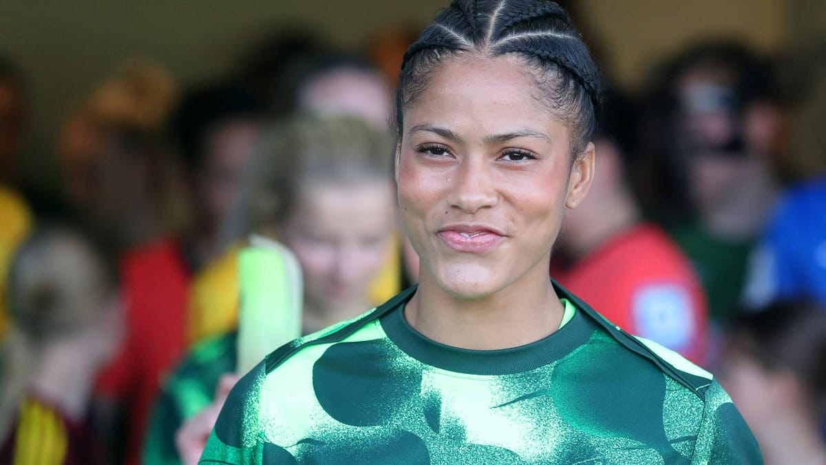 Fútbol femenino: Sveindís Jónsdóttir sigue a Alexander Straus a Angel
