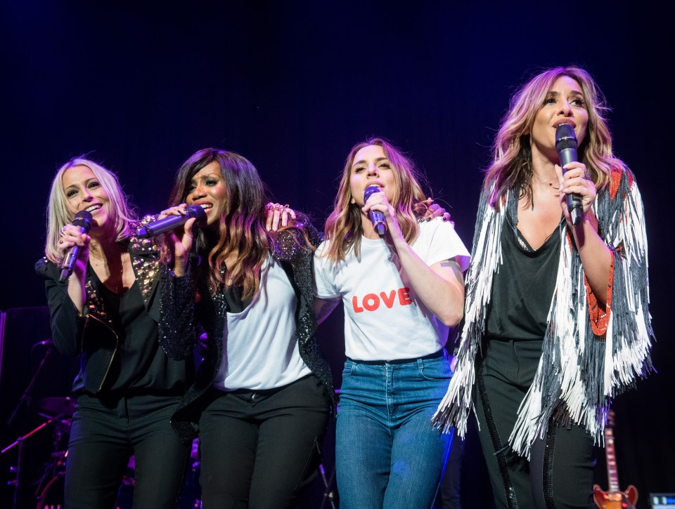 All Saints y Melanie Chisholm actuando en el Festival Henley.