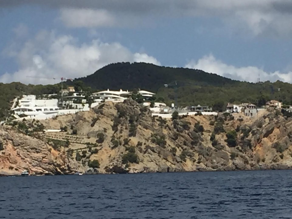La casa de Mike Ashley en Mallorca, vista desde el mar.