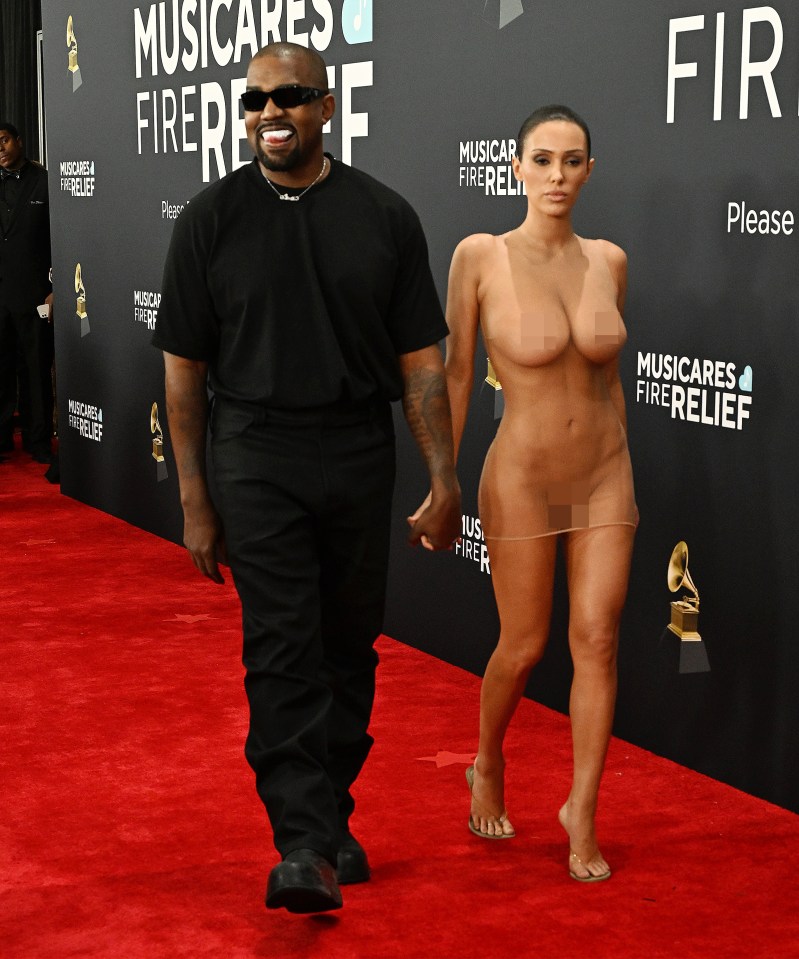 Kanye West y Bianca Censori en los Premios Grammy.