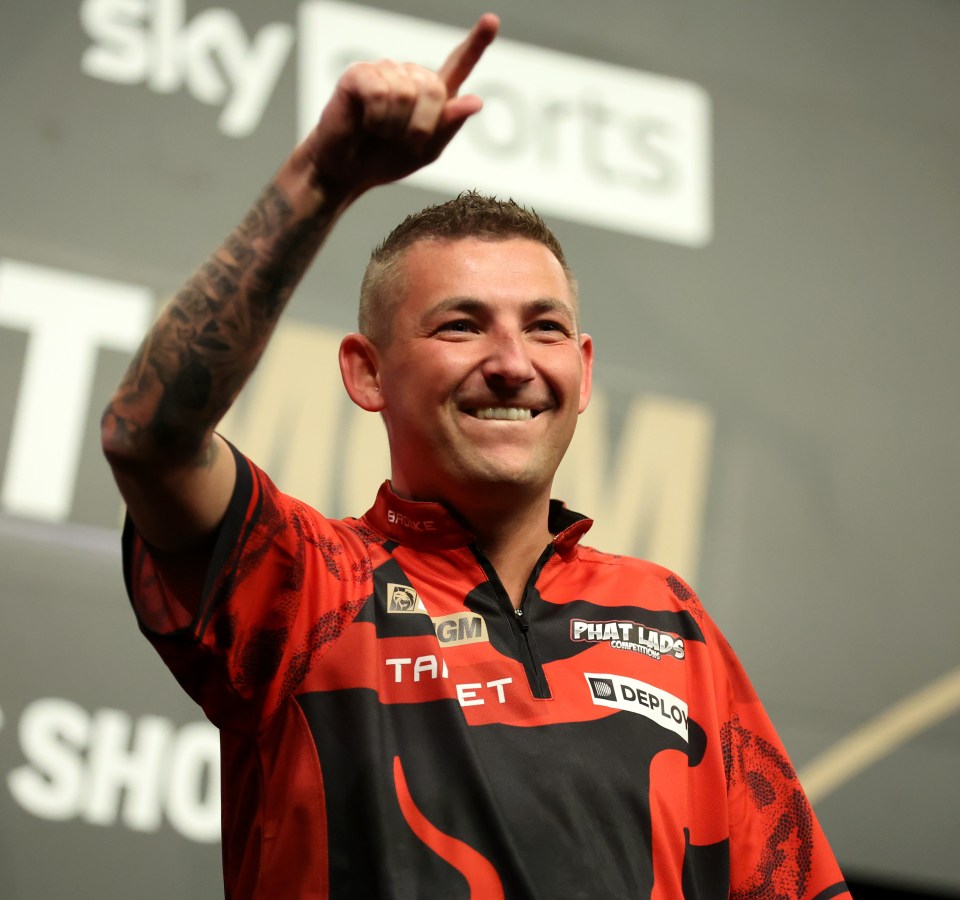 Nathan Aspinall celebra una victoria.
