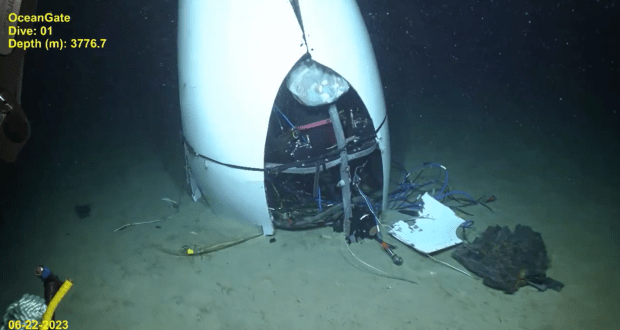 Descartos del océano sumergible en el fondo del océano.