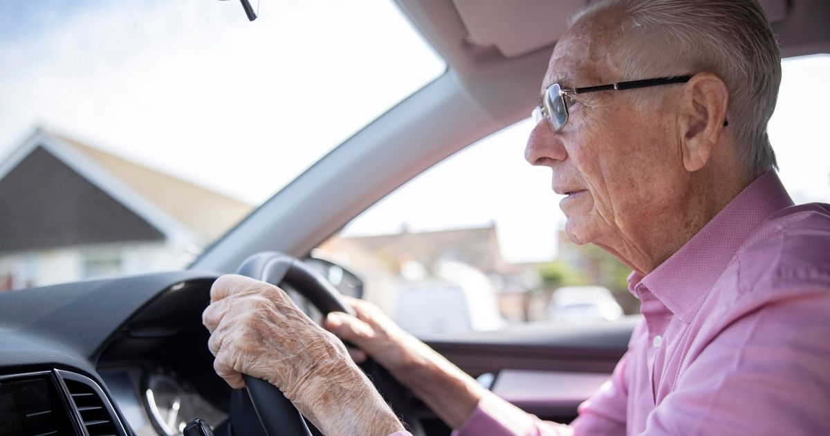 Los conductores del Reino Unido mayores de 70 años emitieron