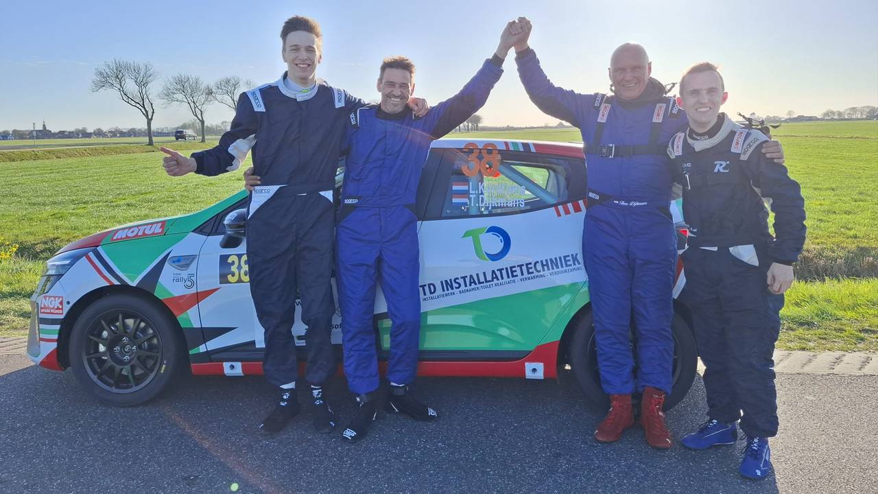 Padre e hijo juntos en ele rally: como competidores el